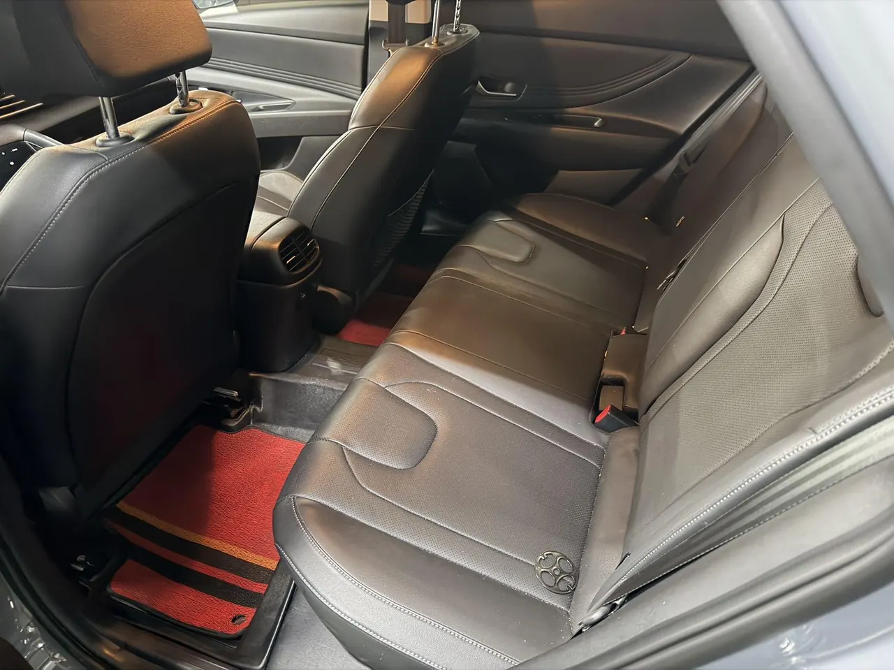 Hyundai 2022 Elantra -3-compartment 1.5 stepless LUX premium automatic gear 5