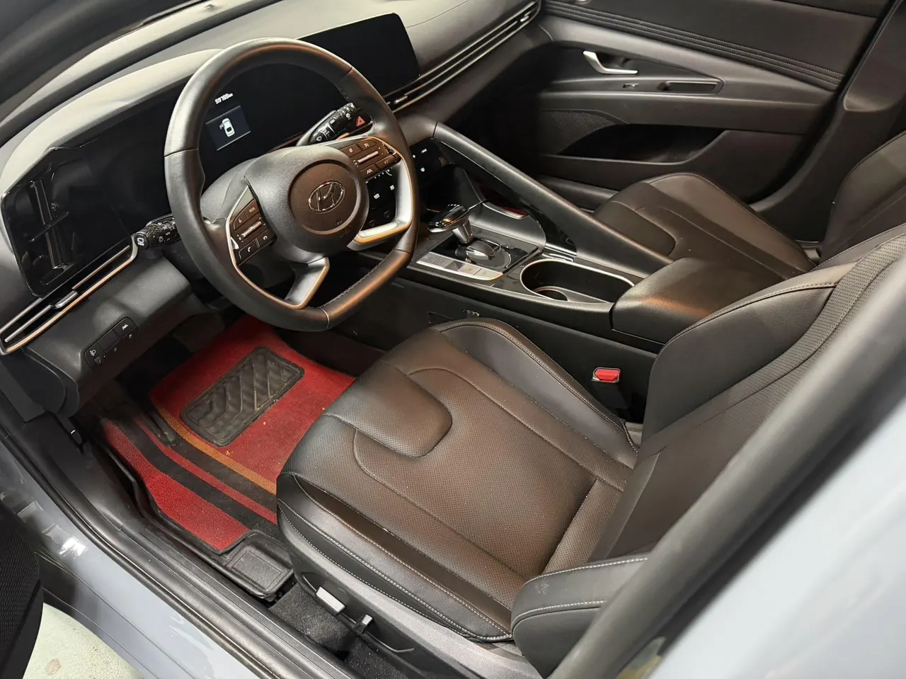 Hyundai 2022 Elantra -3-compartment 1.5 stepless LUX premium automatic gear 6