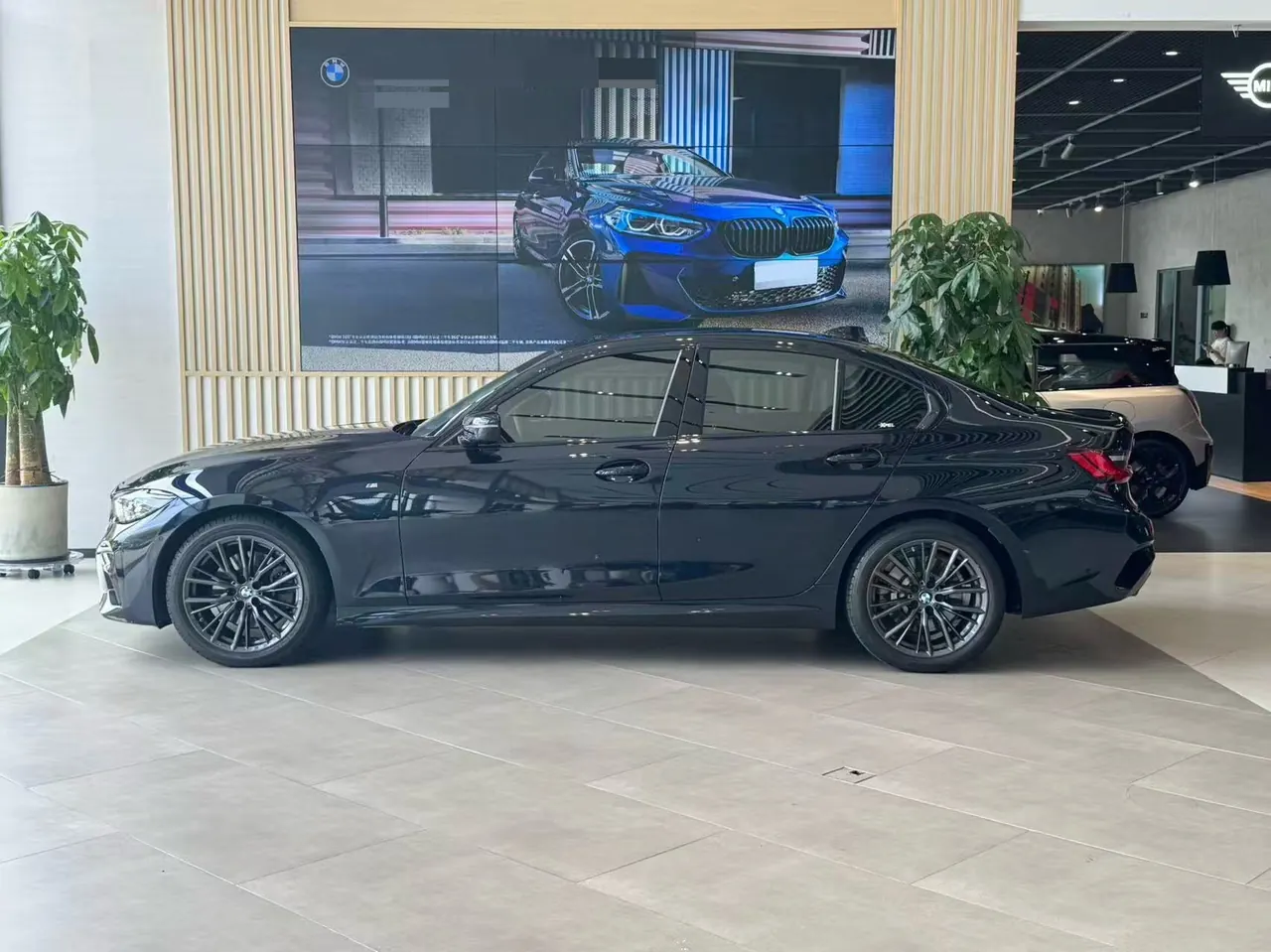 BMW 3 Series 2022 330i 2.0T M Sports Obsidian Night Suit Automatic Gear 2