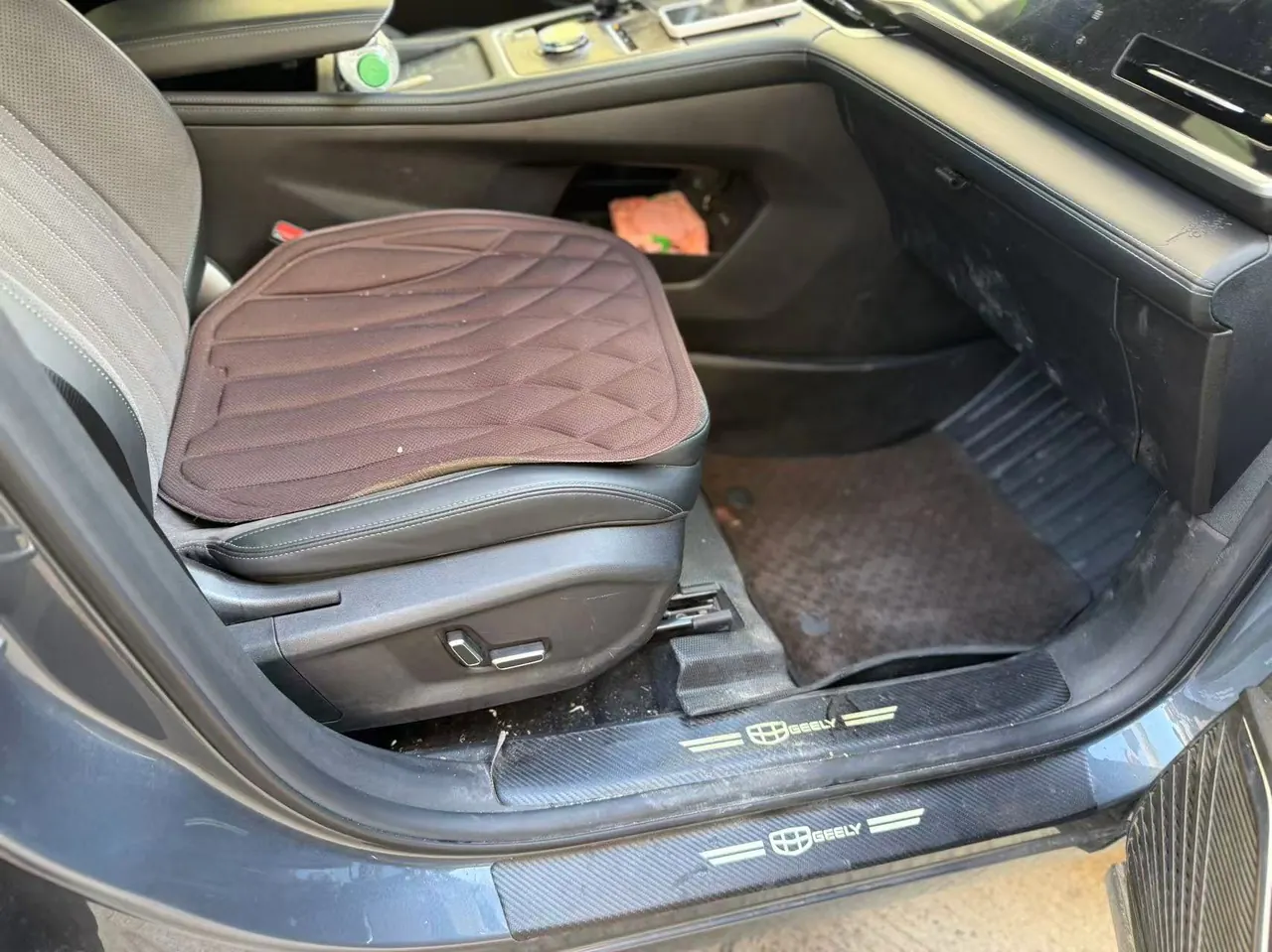 Geely 2025 XingyueL (Monjaro) 2.0TD Oriental Obsidian 4WD full-moon version automatic gear 3