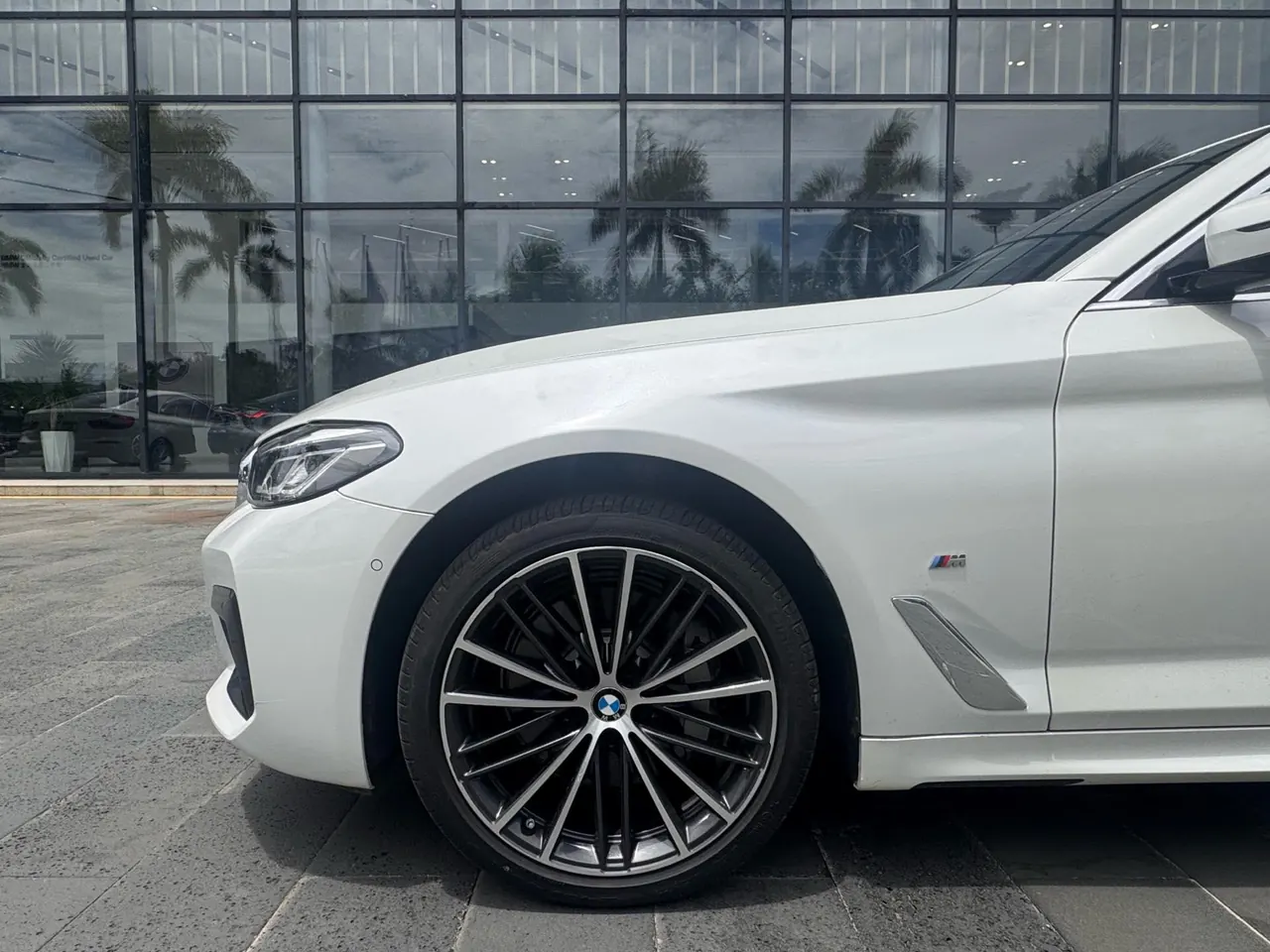 BMW 5 Series 2023 530Li 2.0T Leading M Sports Suit Automatic Gear 3