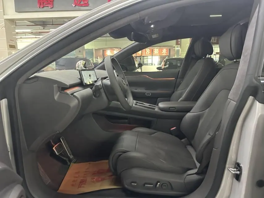 NIO 2023 ET7 75kWh automatic gear 8