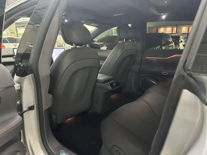 NIO 2023 ET7 75kWh automatic gear 9