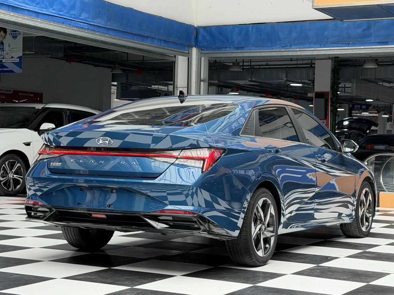 Hyundai 2022 Elantra -3-compartment 1.5 stepless LUX premium automatic gear 12