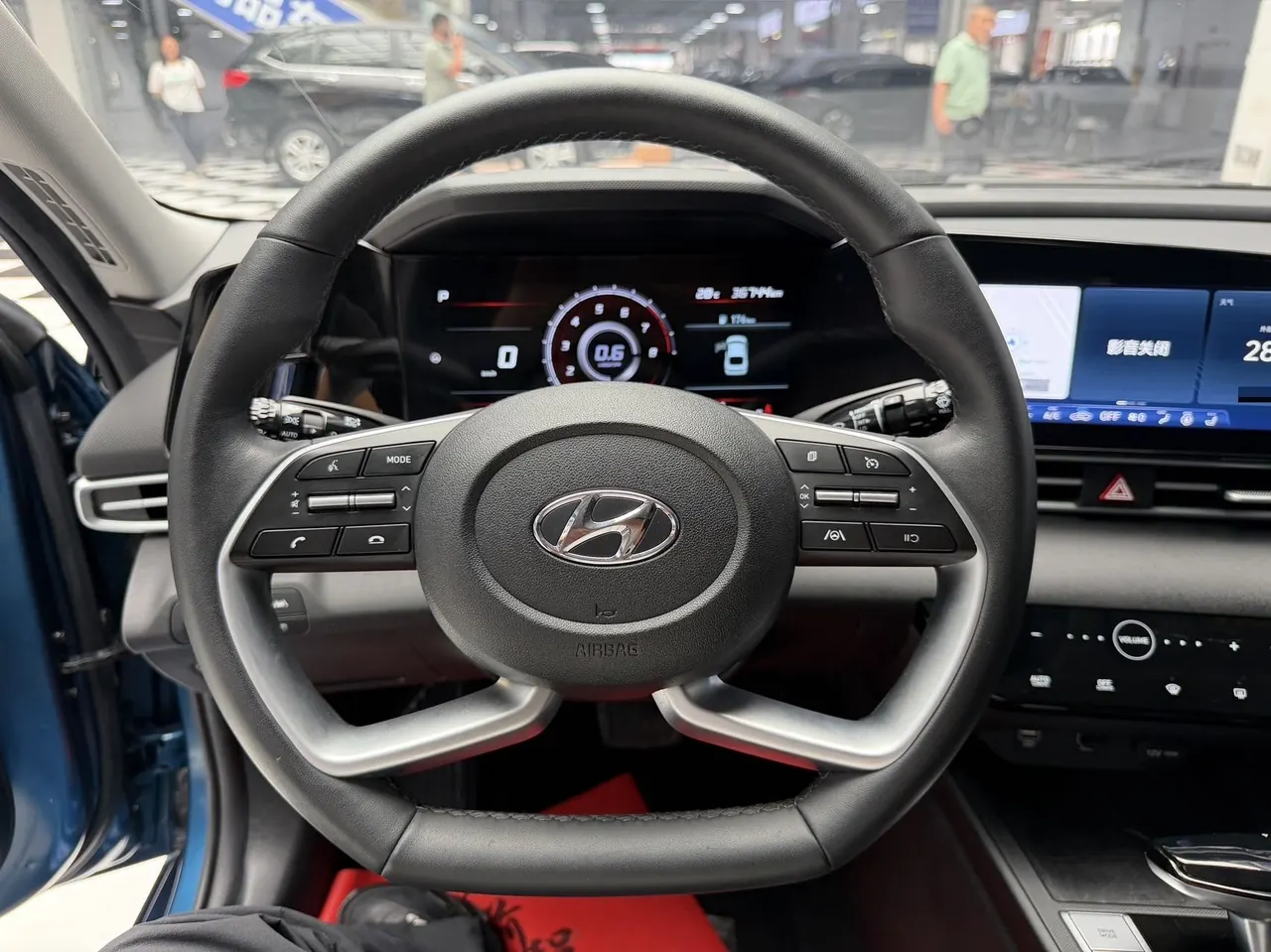 Hyundai 2022 Elantra -3-compartment 1.5 stepless LUX premium automatic gear 5
