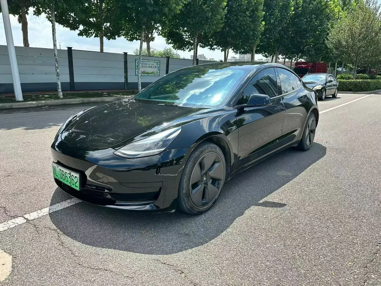Open image lightbox: Tesla 2022 Model 3 rear-wheel drive version of automatic transmission