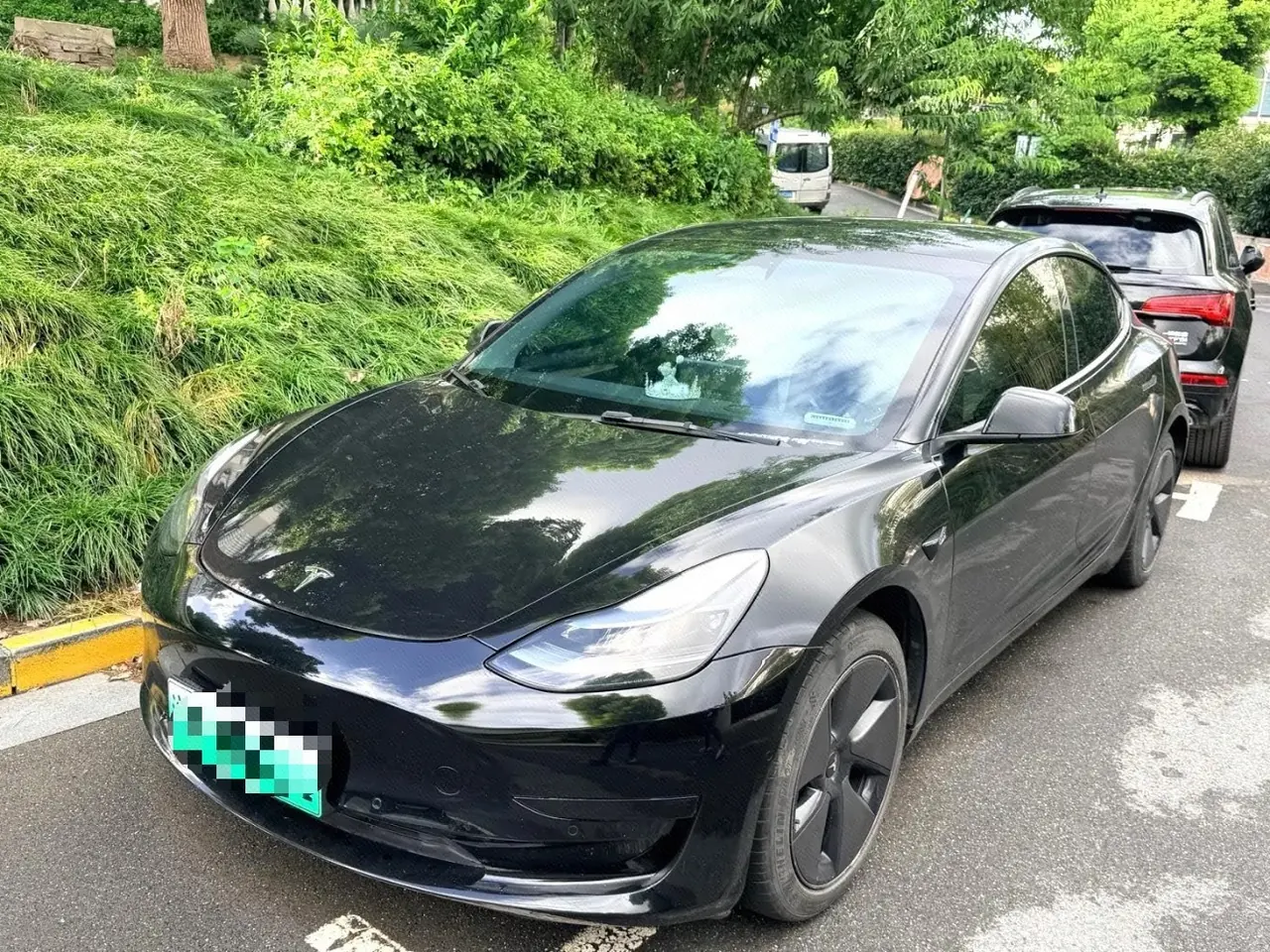Open image lightbox: Tesla 2022 Model 3 rear-wheel drive version of automatic transmission