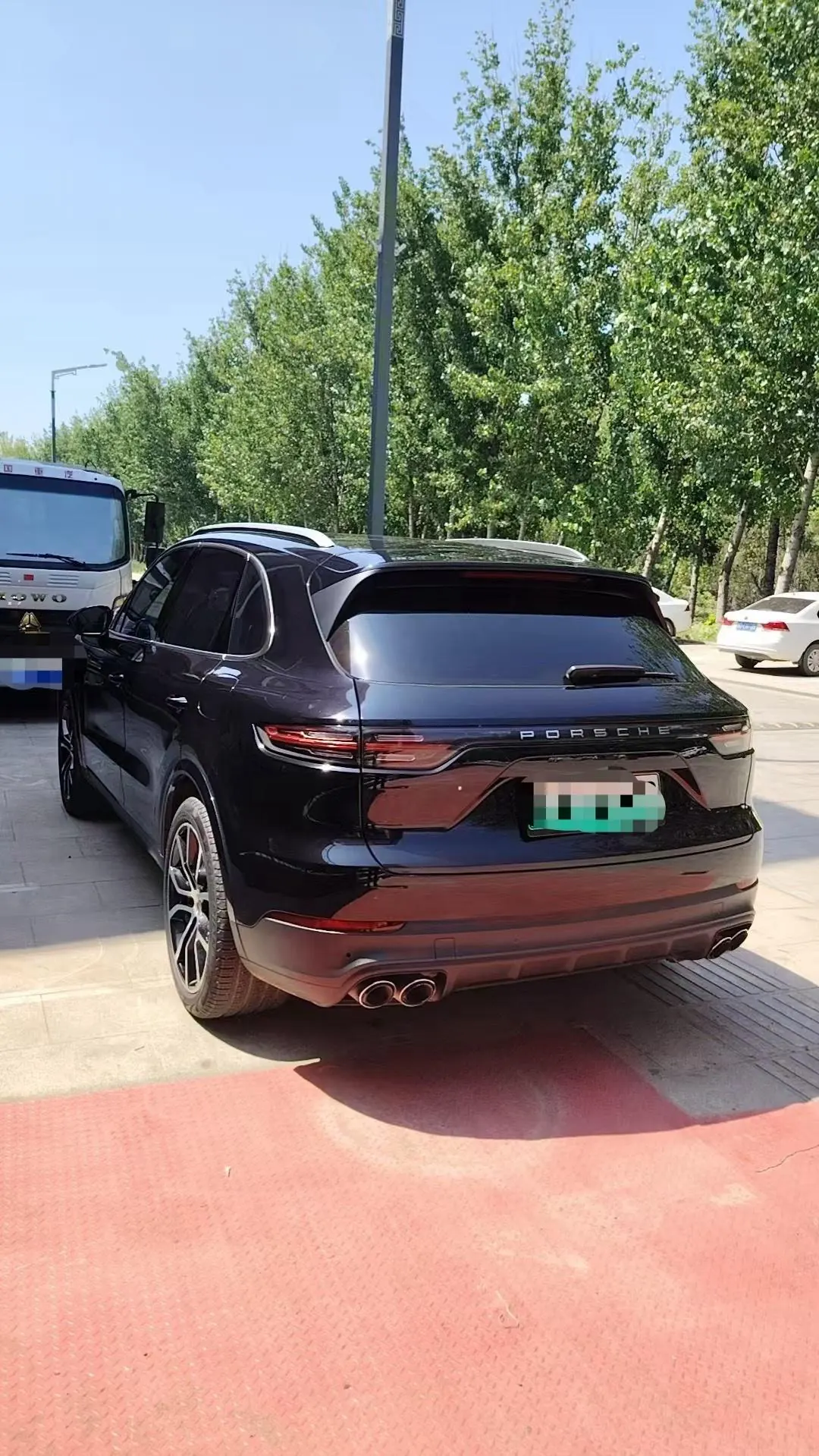 Porsche Cayenne New Energy (Imported) 2022 Cayenne Oil and Electric Hybrid 2.0T Platinum Automatic Gear 3