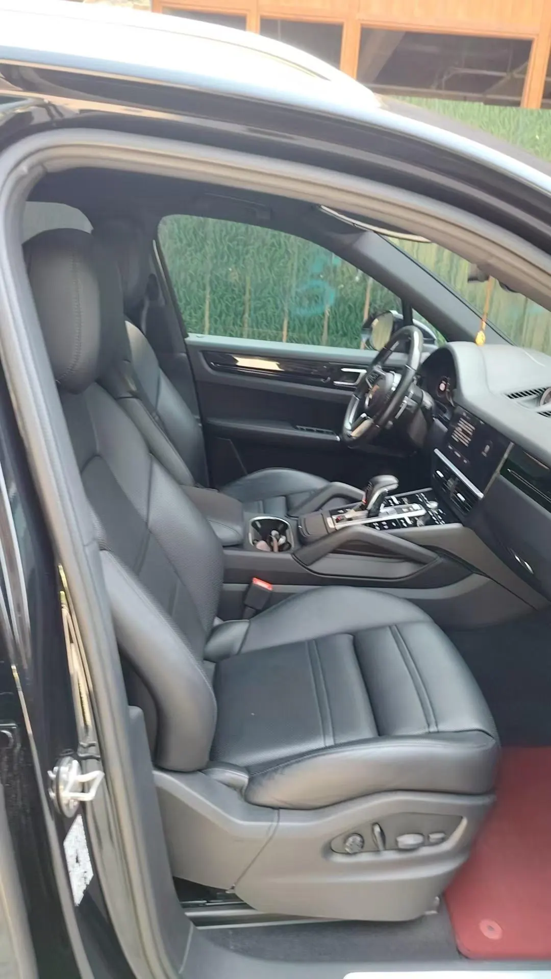 Porsche Cayenne New Energy (Imported) 2022 Cayenne Oil and Electric Hybrid 2.0T Platinum Automatic Gear 5