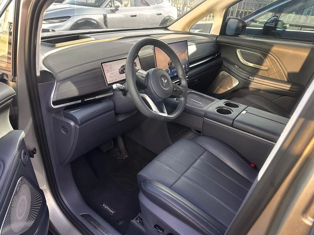 Voyah 2025 dreamers PHEV 1.5T four-wheel drive flagship dry Kun version automatic gear 3