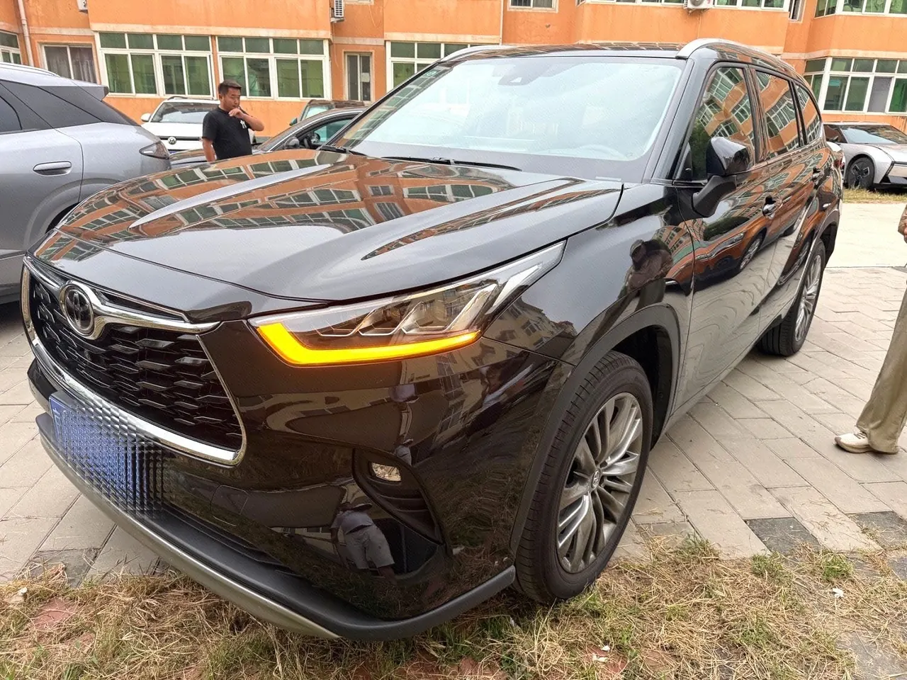 Open image lightbox: Toyota 2026 Highlander Dual Engine 2.5 Stepless Intelligent Electric Hybrid Four-wheel Drive Extreme Edition 7-seat Automatic Transmission