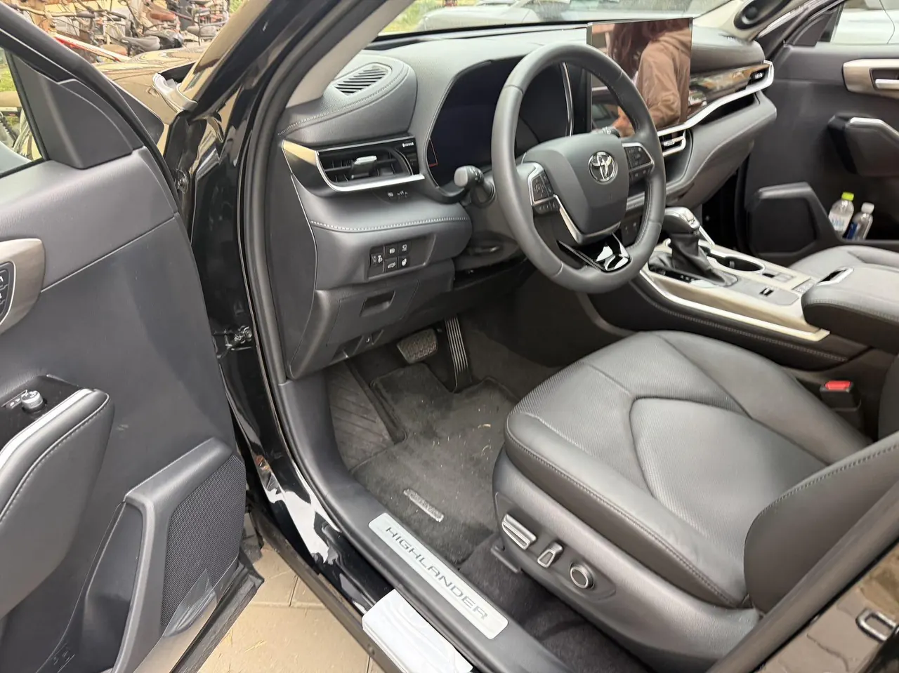Toyota 2026 Highlander Dual Engine 2.5 Stepless Intelligent Electric Hybrid Four-wheel Drive Extreme Edition 7-seat Automatic Transmission 3