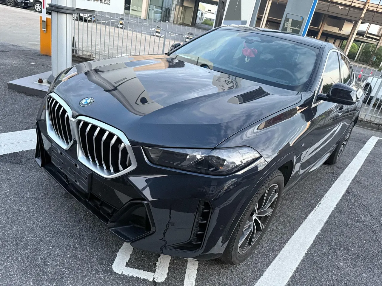 Open image lightbox: BMW X6 (Imported) 2023 X6 xDrive30i 48V 2.0T M Sports Suit Automatic Gear