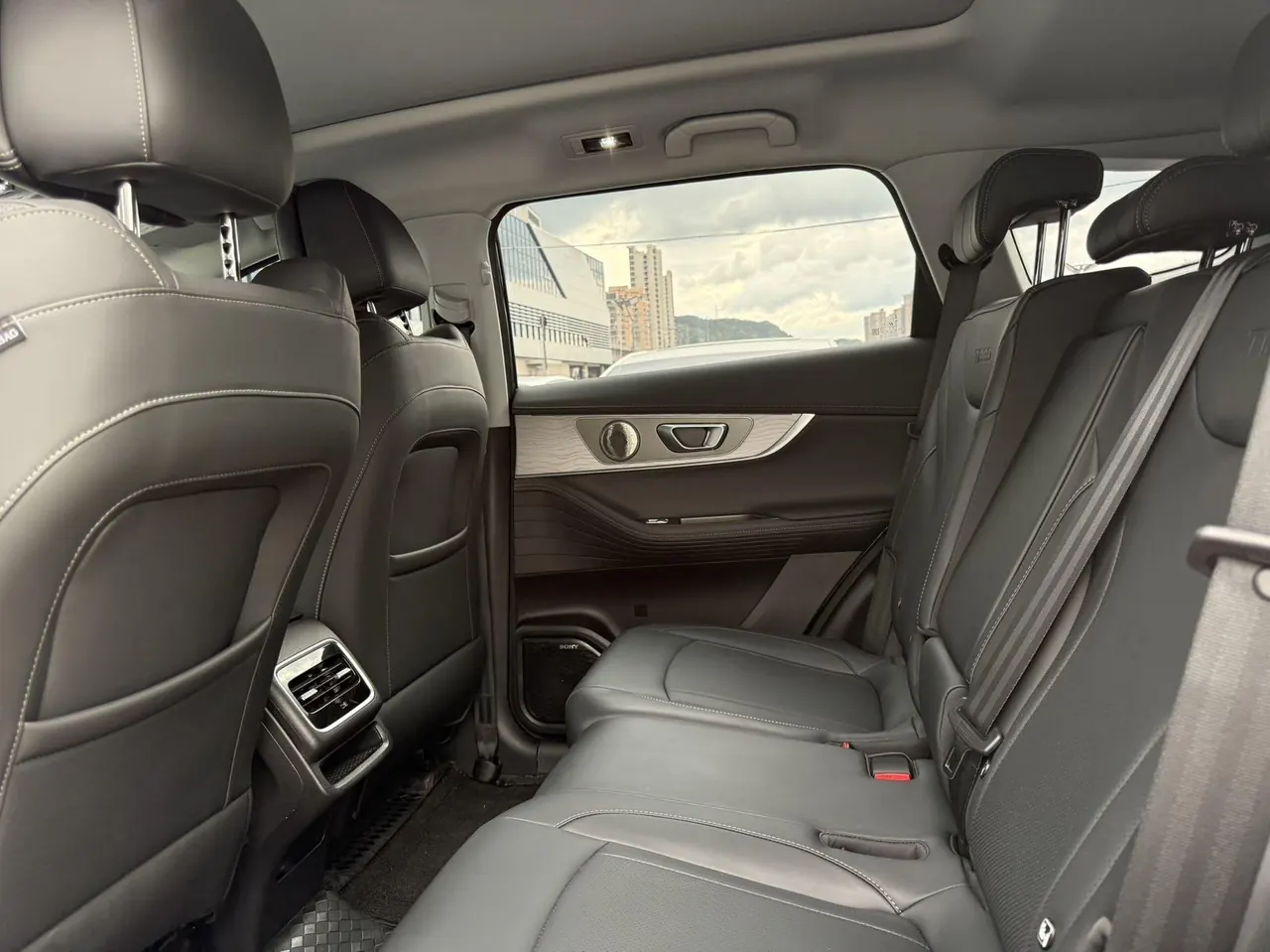 Chery 2025 Ruihu 8 PRO 1.6T 290T Two-Drive Deluxe Edition Automatic Gear 5