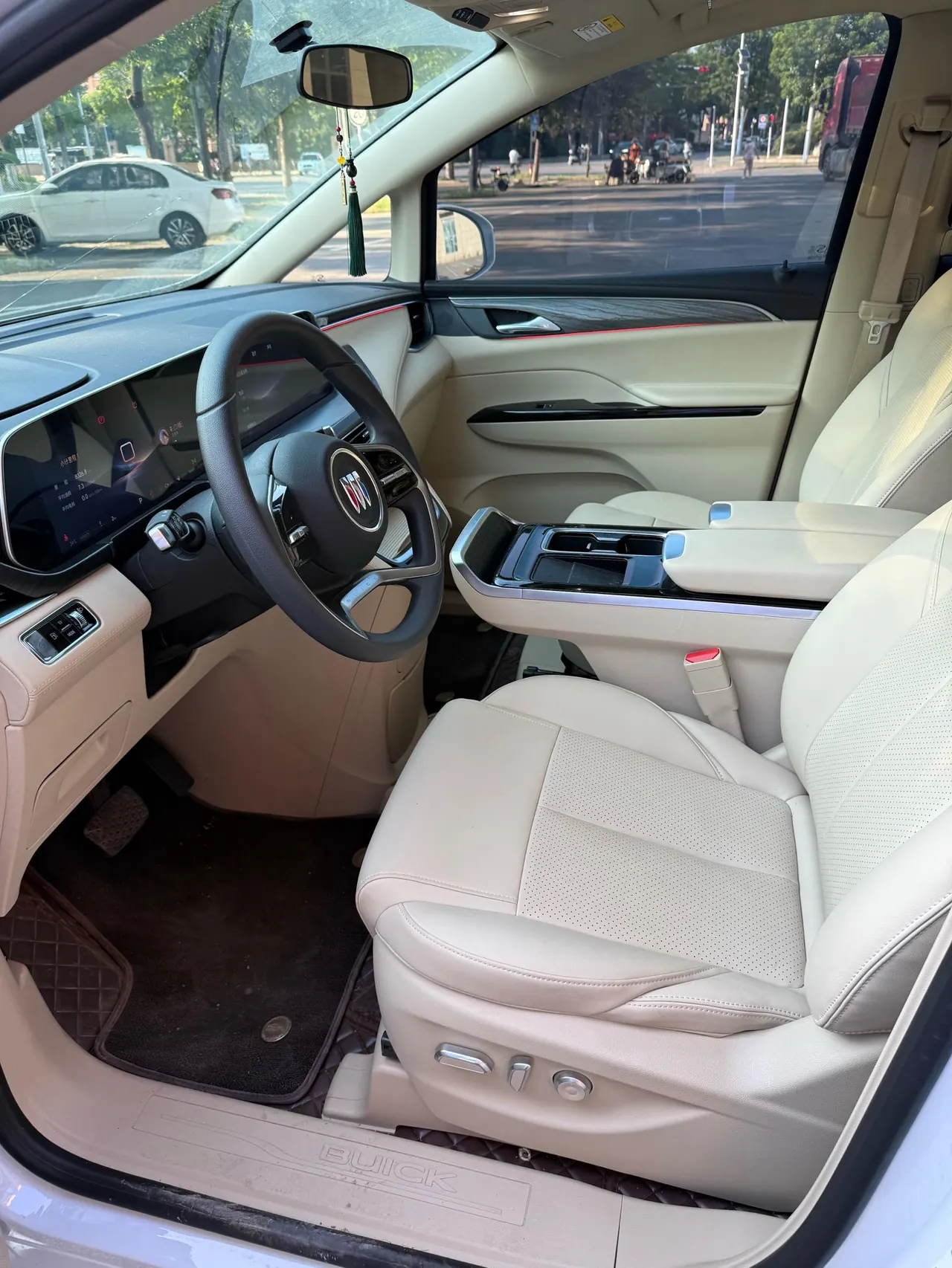 Buick 2025 GL8 Lu Shang 1.5T First Edition 7-seat Automatic Gear 3