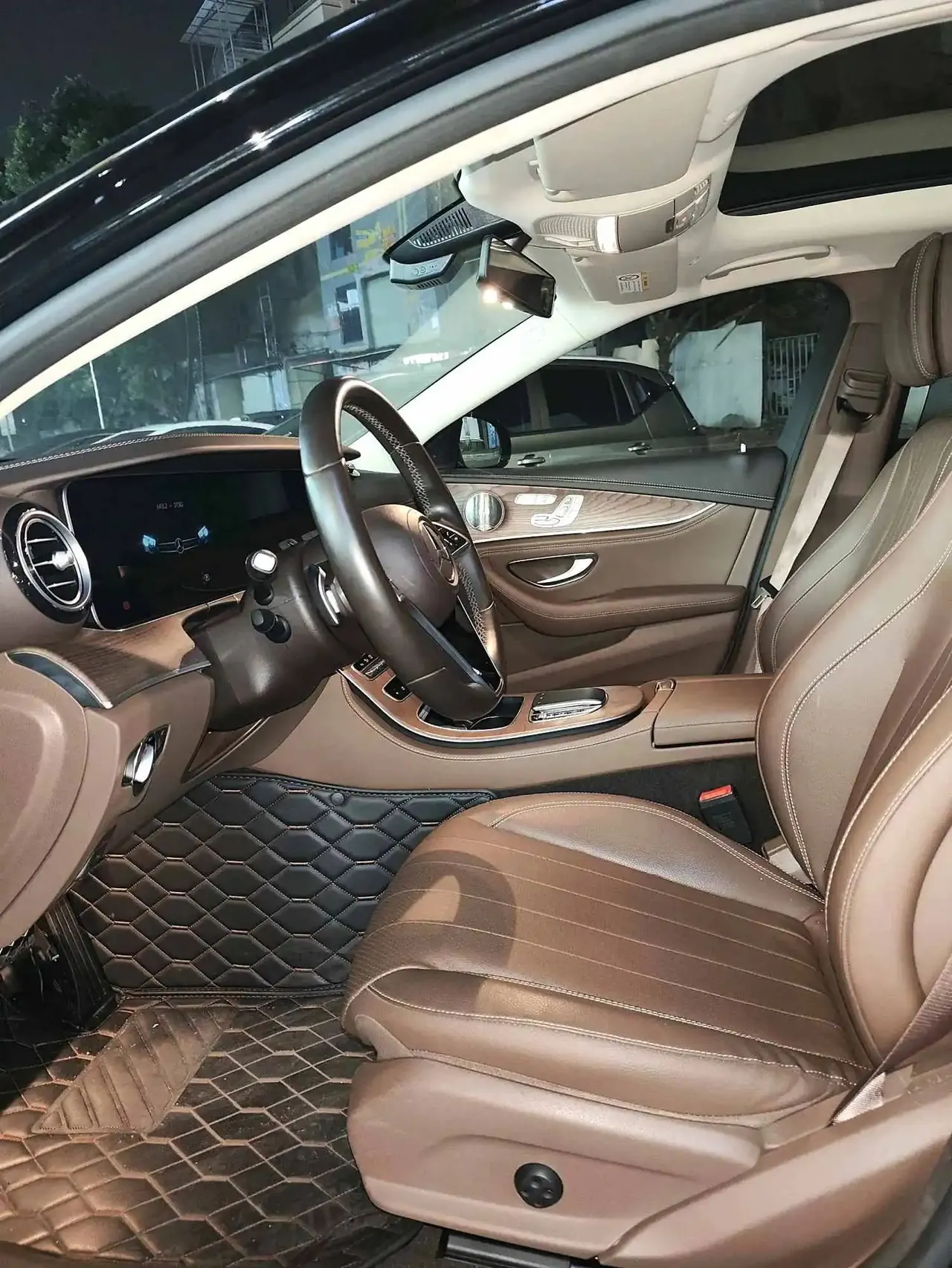 Mercedes Benz E Class 2022 E 300 L 2.0T Luxury (Modified 3) Automatic Gear 3