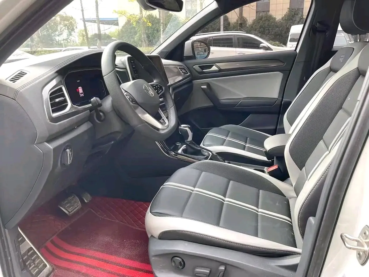 Volkswagen 2024 Tange 1.5TSI 300TSI Two-Drive Chen Guang Edition Automatic Gear 5