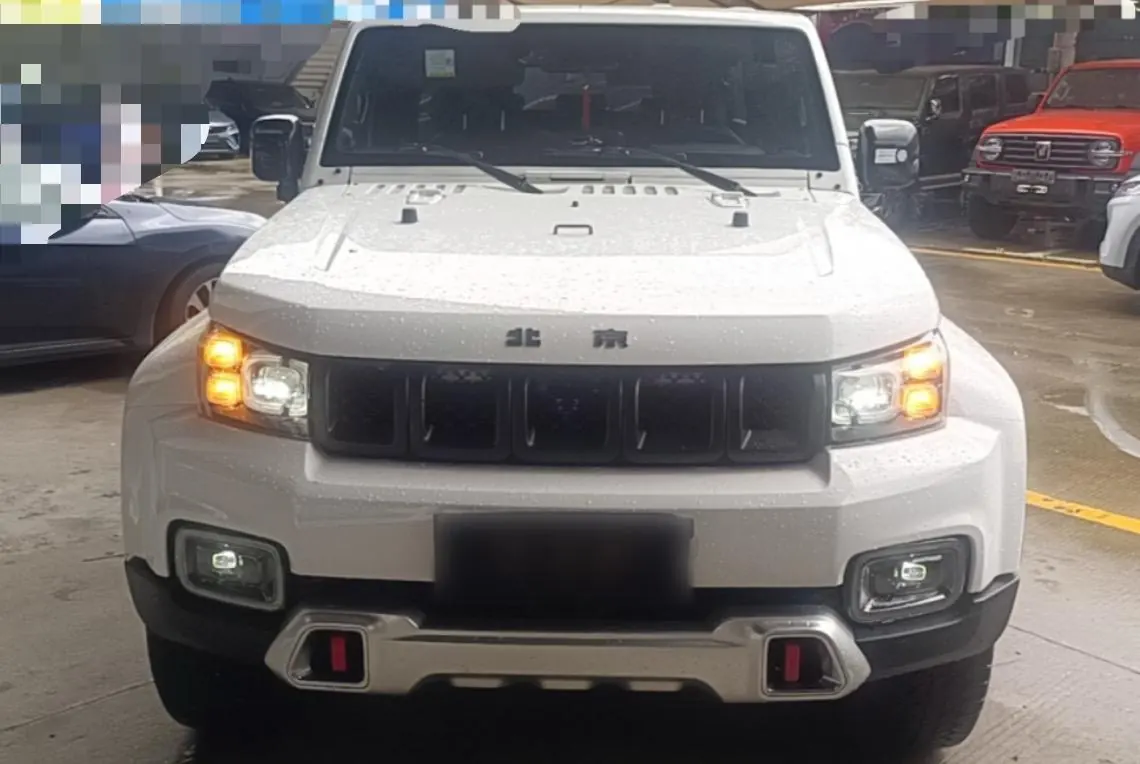 Beijing 2023 BJ40 2.0T 4-wheel drive city hunter version chivalrous automatic gear 2