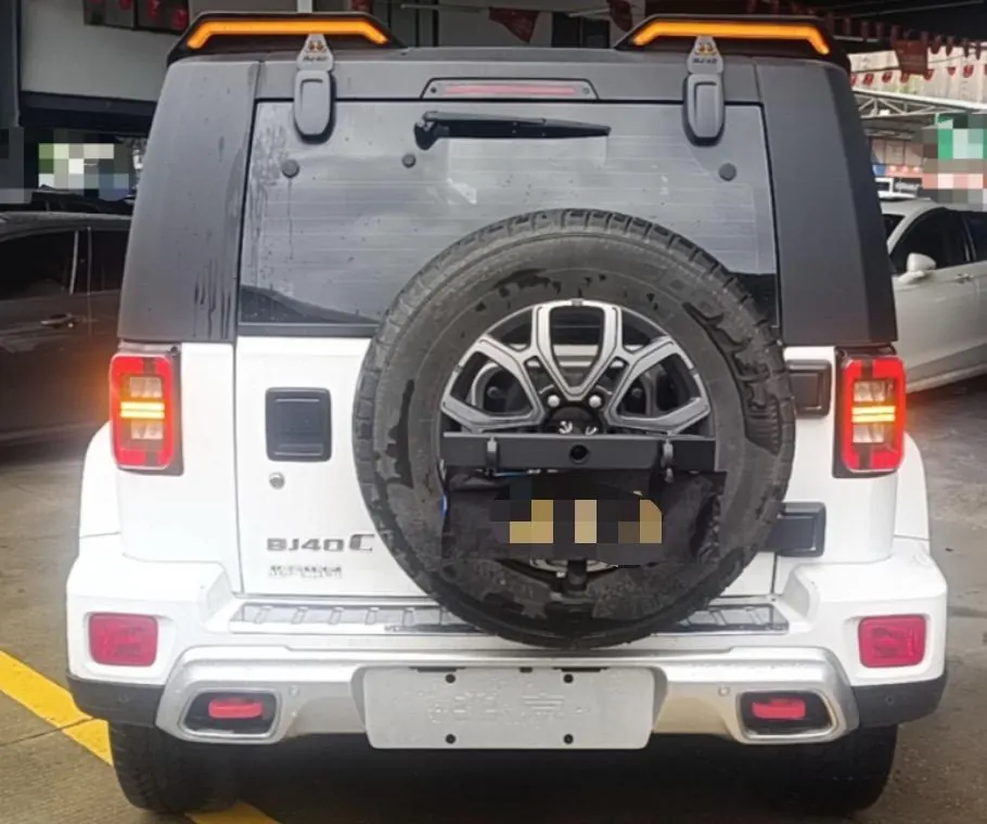 Beijing 2023 BJ40 2.0T 4-wheel drive city hunter version chivalrous automatic gear 3