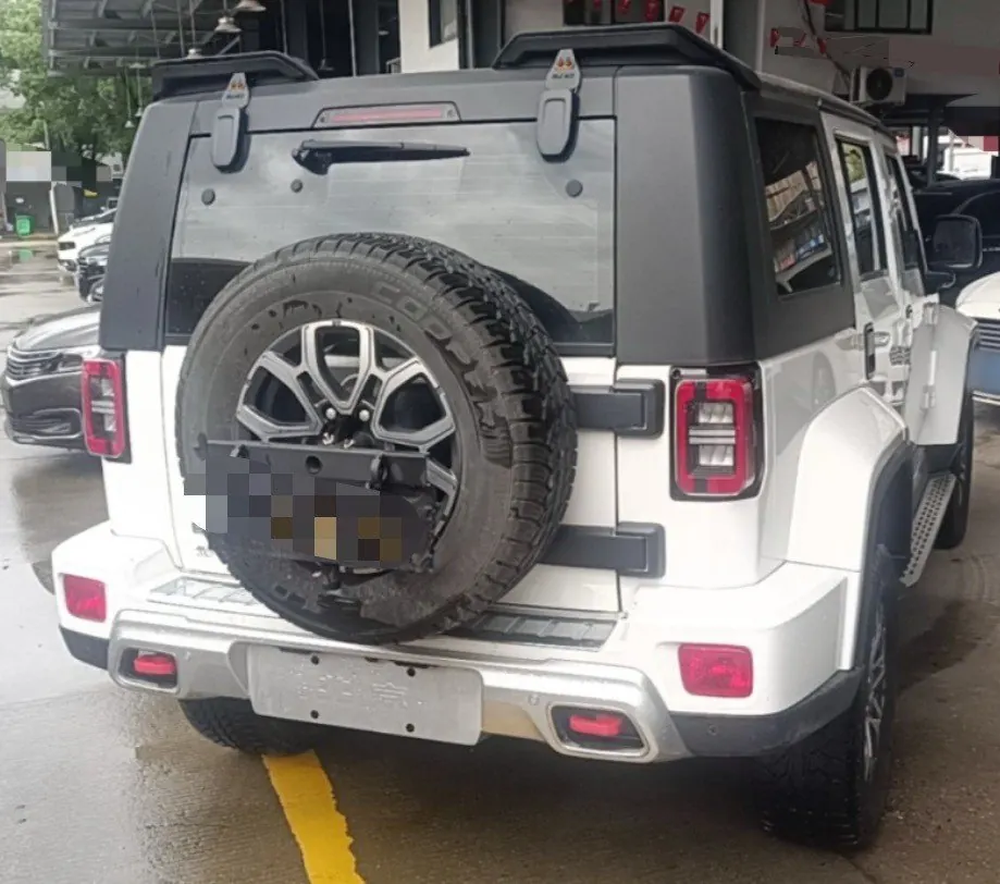 Beijing 2023 BJ40 2.0T 4-wheel drive city hunter version chivalrous automatic gear 4