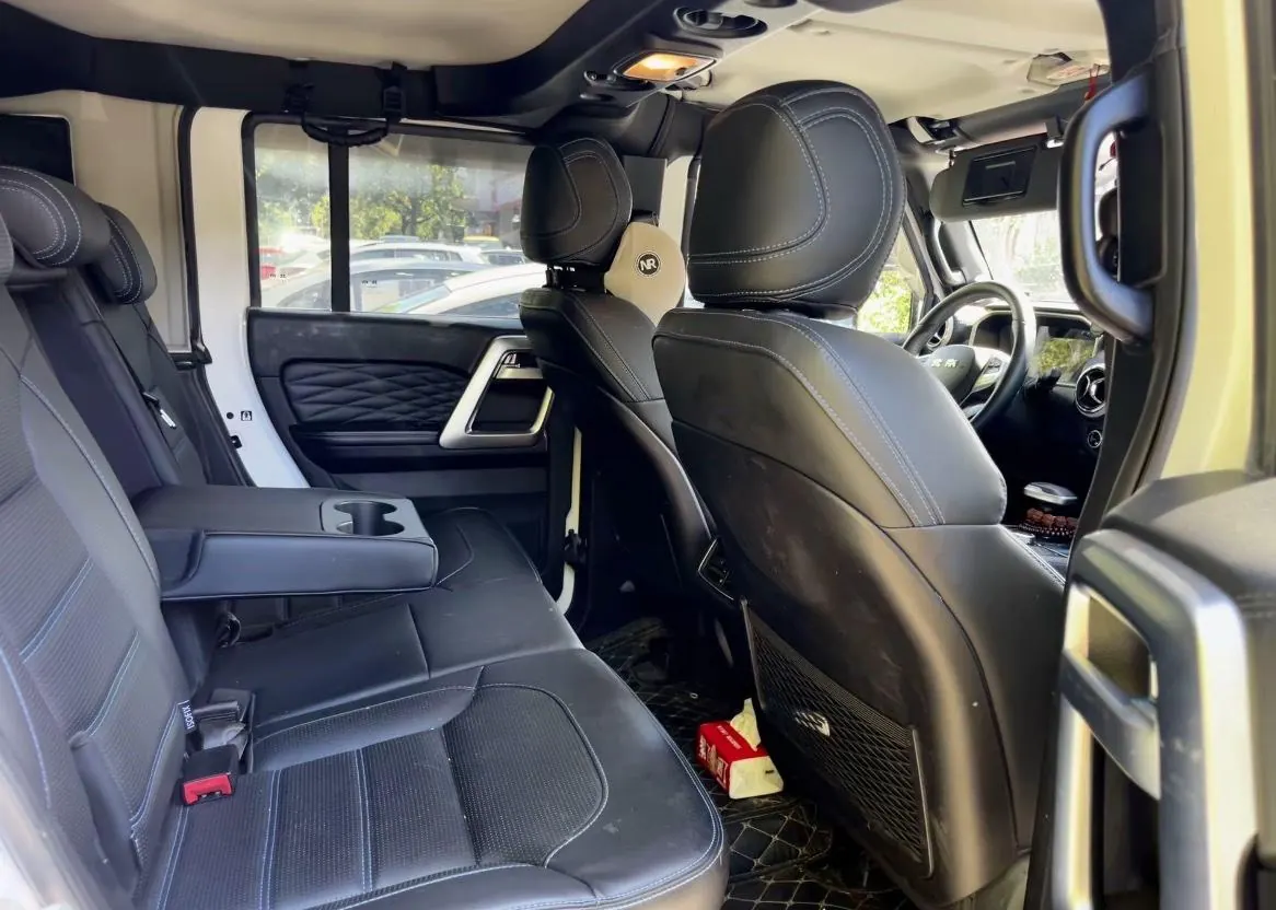 Beijing 2023 BJ40 2.0T 4-wheel drive city hunter version chivalrous automatic gear 5