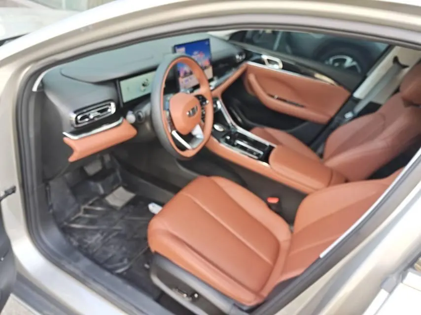 Geely 2026 Emgrand – Sedan 1.5T Flagship Automatic 3