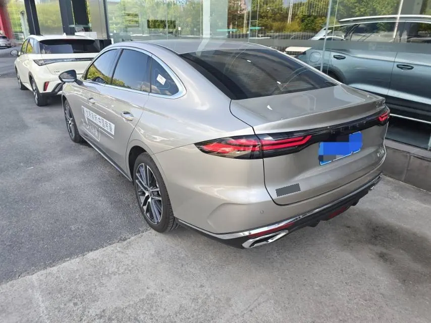 Geely 2026 Emgrand – Sedan 1.5T Flagship Automatic 6
