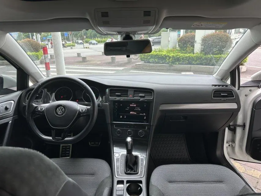 Volkswagen 2020 Golf 7 1.4TSI 280TSI Beloved Edition Comfortable Automatic 5