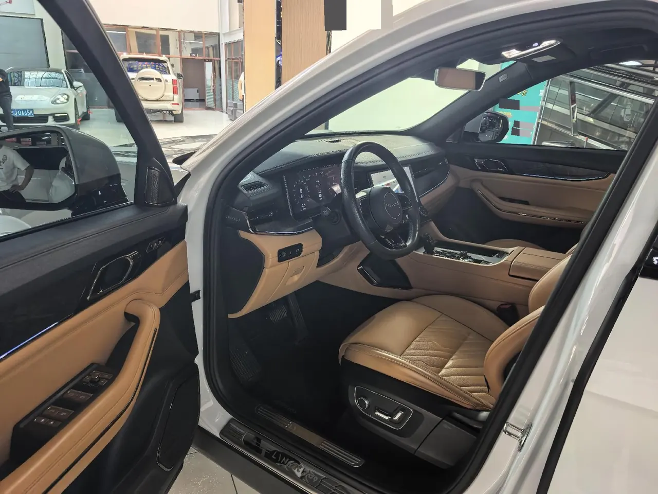 LYNK&amp;CO 09 New Energy 2021 LYNK&amp;CO 09 PHEV 2.0T Halo 7-seat Automatic Gear 3