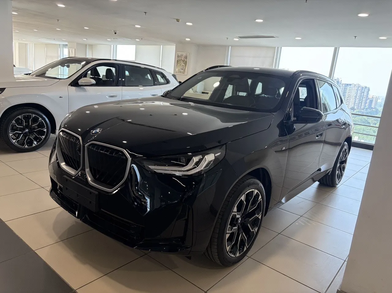 打开图片灯箱:BMW 2026 X3 xDrive30L 2.0T Leading M Sports Obsidian Night Suit Automatic Gear