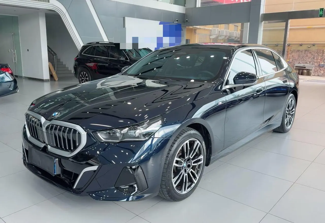 打开图片灯箱:BMW 5 series 2025 530Li 48V 2.0T exclusive m sports suit automatic gear