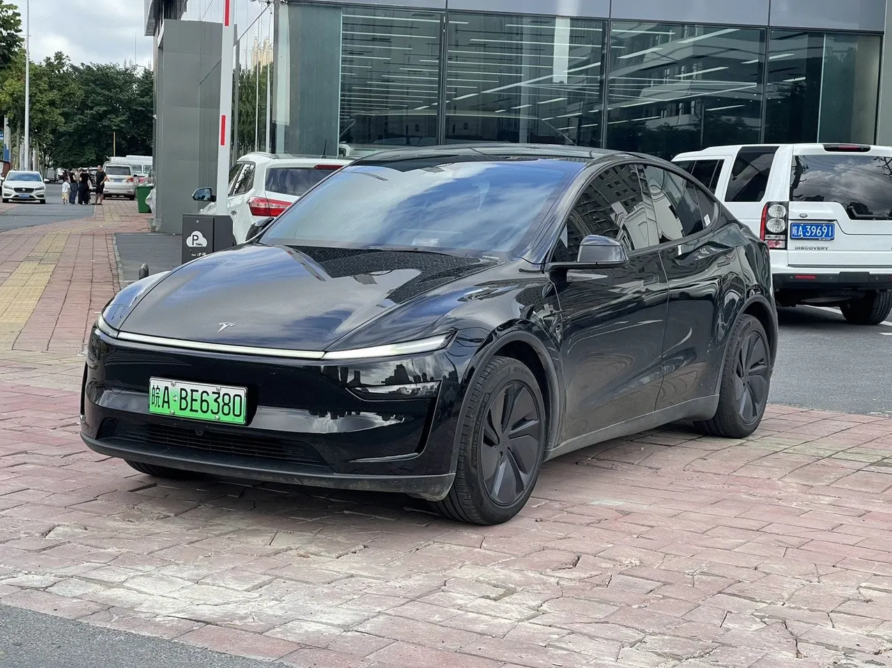 打开图片灯箱:Tesla 2026 Model Y long endurance all-wheel drive version automatic transmission