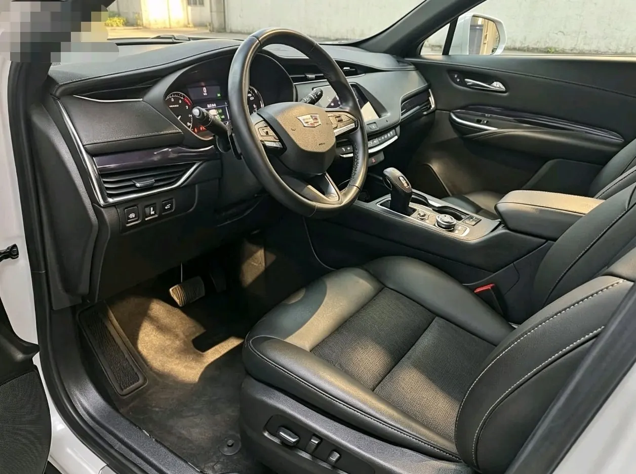 Cadillac 2021 XT4 2.0T 28T Two-Drive Technical Automatic Gear 3