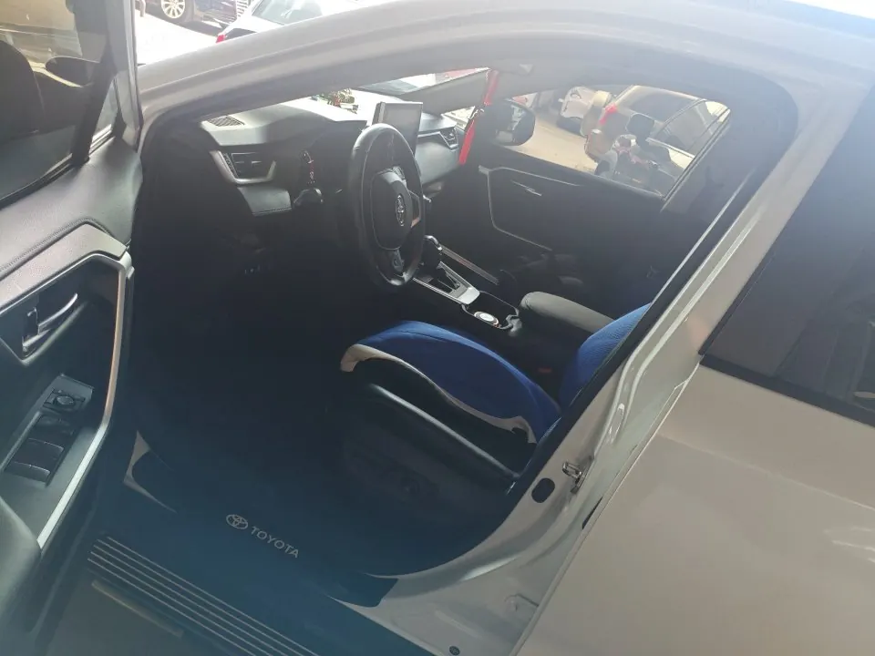 Toyota 2021 RAV4 Rongbo 2.0 Stepless Two-Drive Premium Edition Automatic Gear 4
