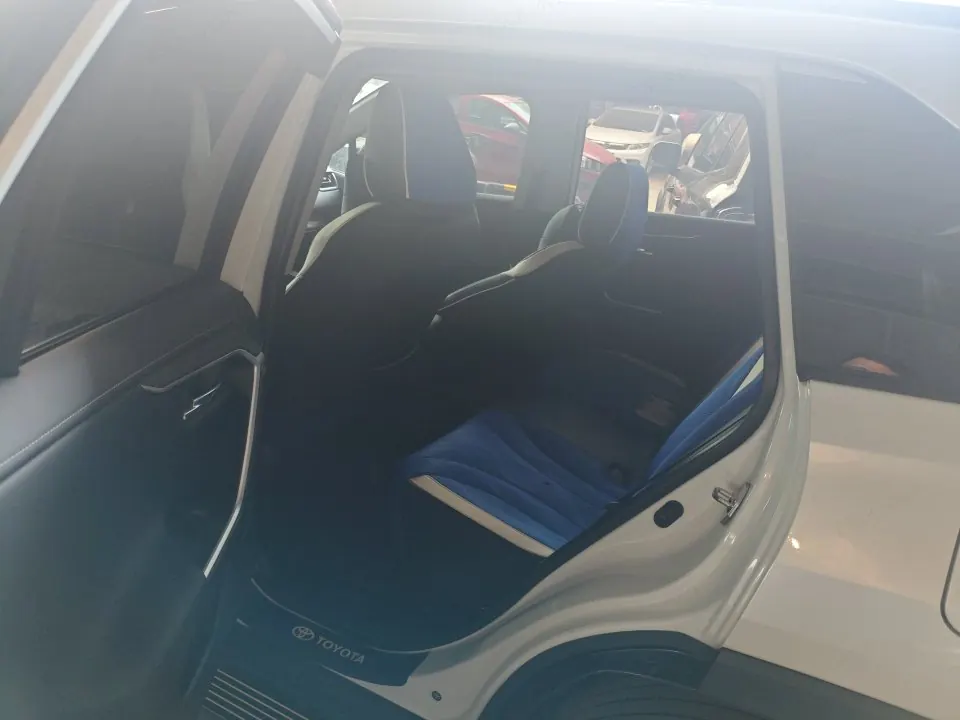 Toyota 2021 RAV4 Rongbo 2.0 Stepless Two-Drive Premium Edition Automatic Gear 5
