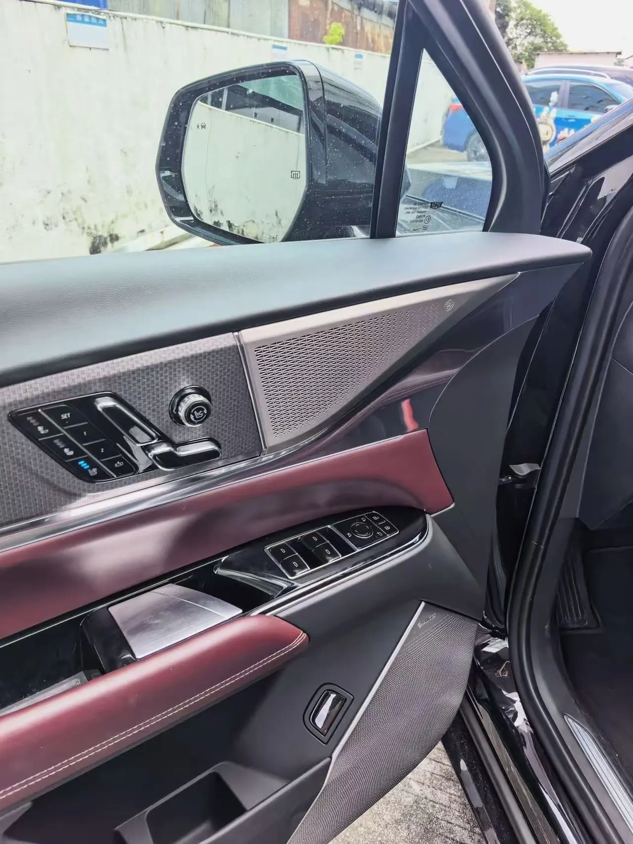 Cadillac 2025 XT5 48V 2.0T Platinum Automatic Gear 3