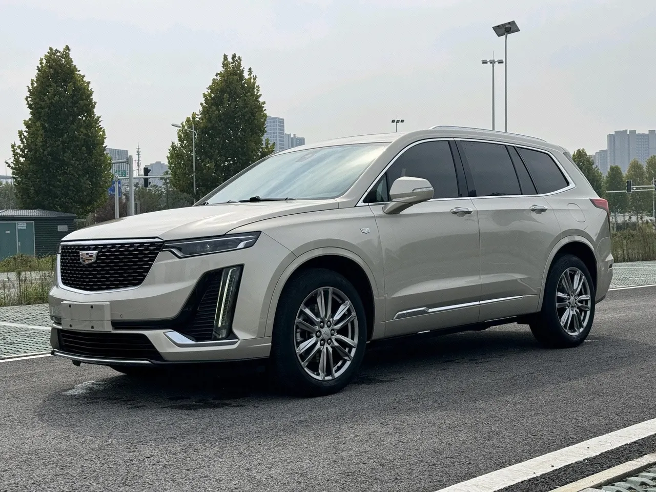 打开图片灯箱:Cadillac 2021 XT6 2.0T 28T 6-seat four-wheel drive luxury automatic gear