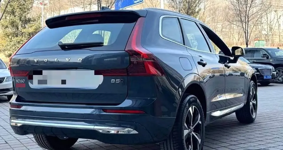 Volvo 2026 XC60 48V 2.0T B5 All-Wheel Drive Intelligent Luxury Edition Automatic Transmission 2