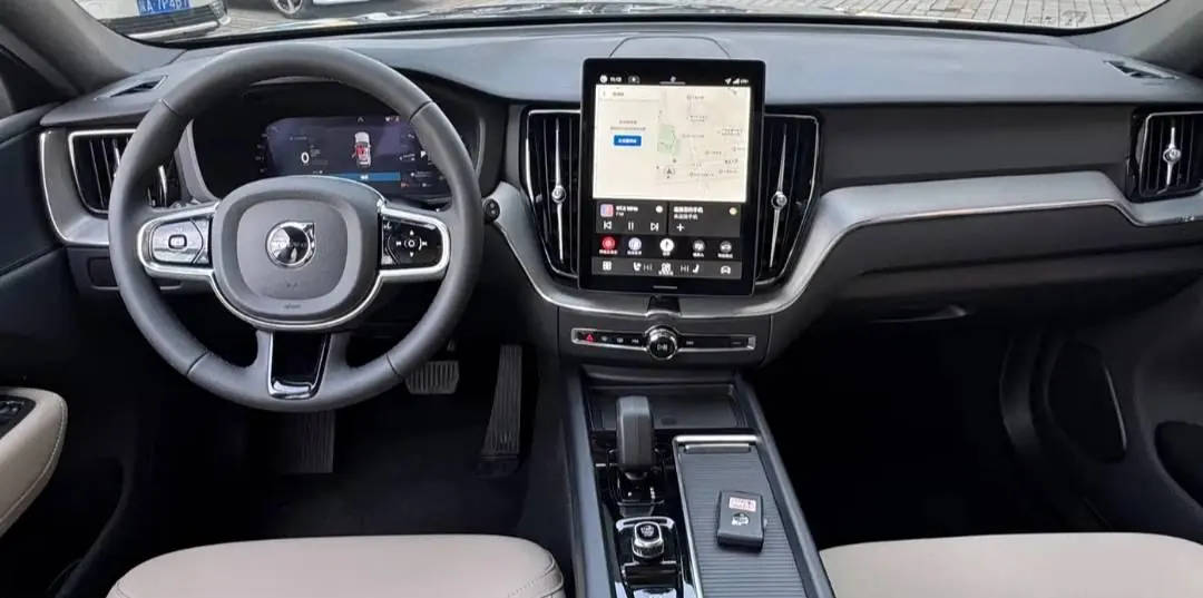 Volvo 2026 XC60 48V 2.0T B5 All-Wheel Drive Intelligent Luxury Edition Automatic Transmission 3