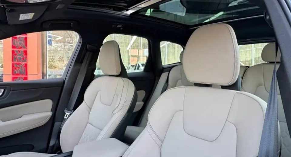 Volvo 2026 XC60 48V 2.0T B5 All-Wheel Drive Intelligent Luxury Edition Automatic Transmission 4