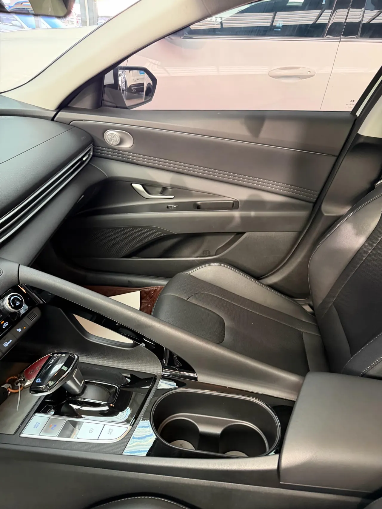 Hyundai 2023 Elantra -3-compartment 1.5 stepless LUX premium automatic gear 14