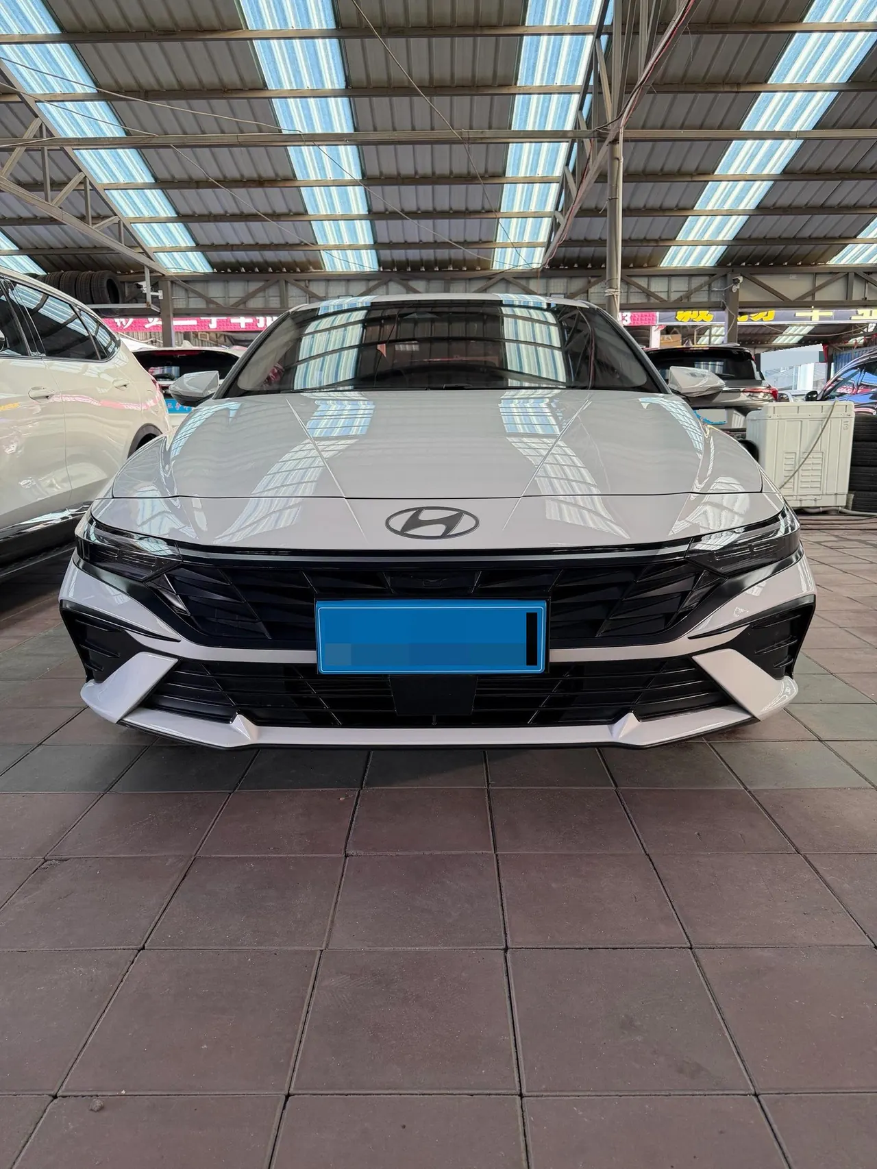 Hyundai 2023 Elantra -3-compartment 1.5 stepless LUX premium automatic gear 2