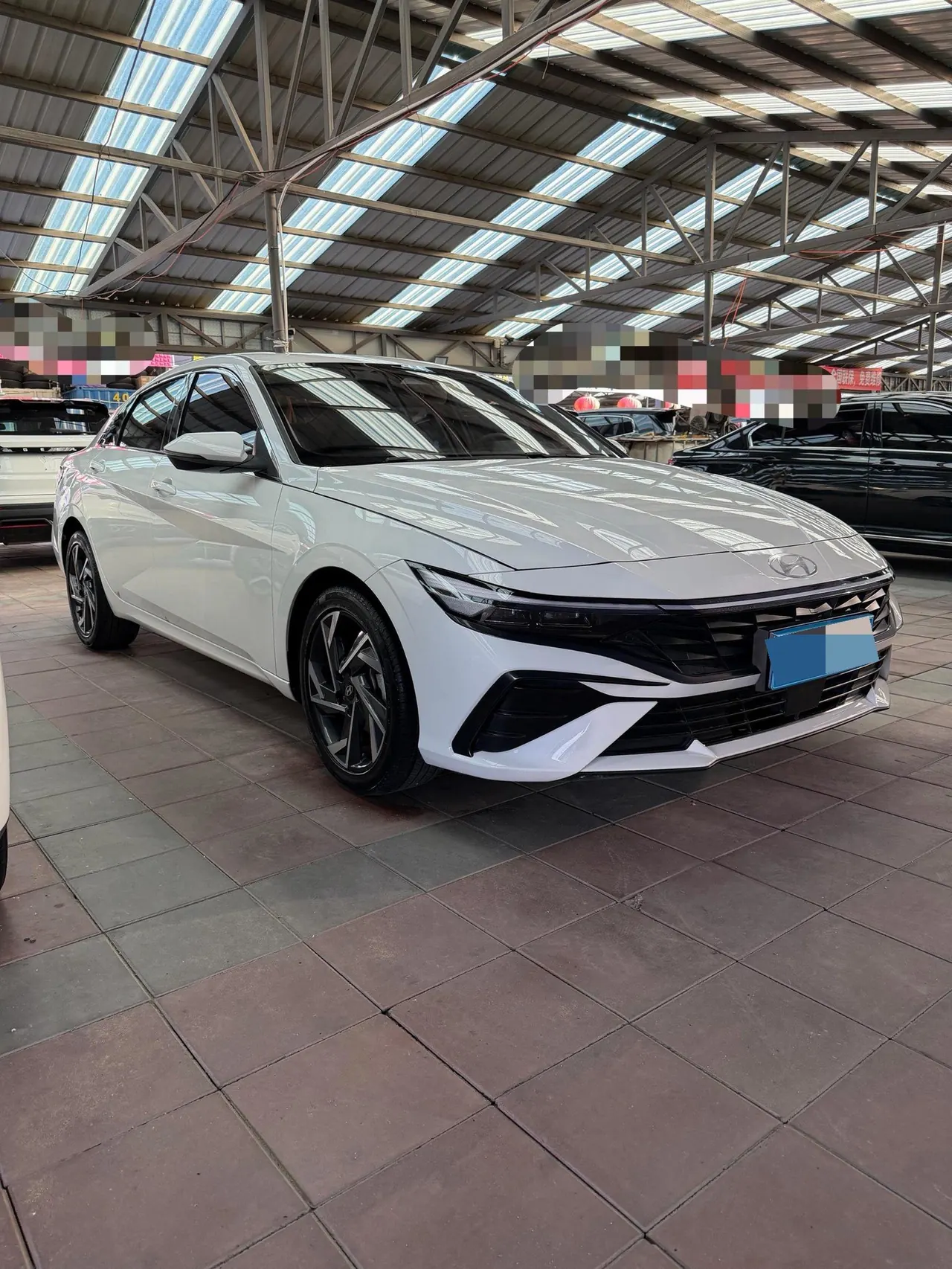 Hyundai 2023 Elantra -3-compartment 1.5 stepless LUX premium automatic gear 3