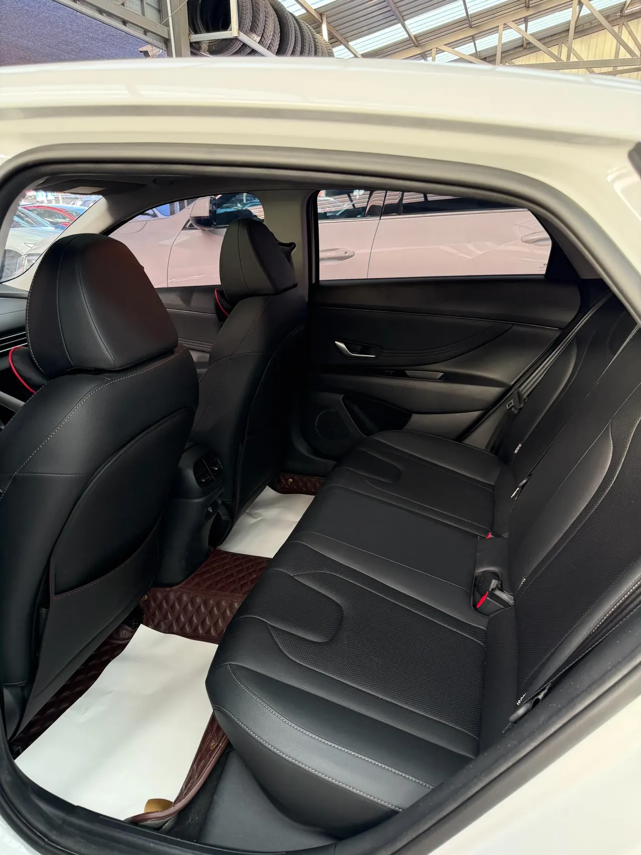 Hyundai 2023 Elantra -3-compartment 1.5 stepless LUX premium automatic gear 7