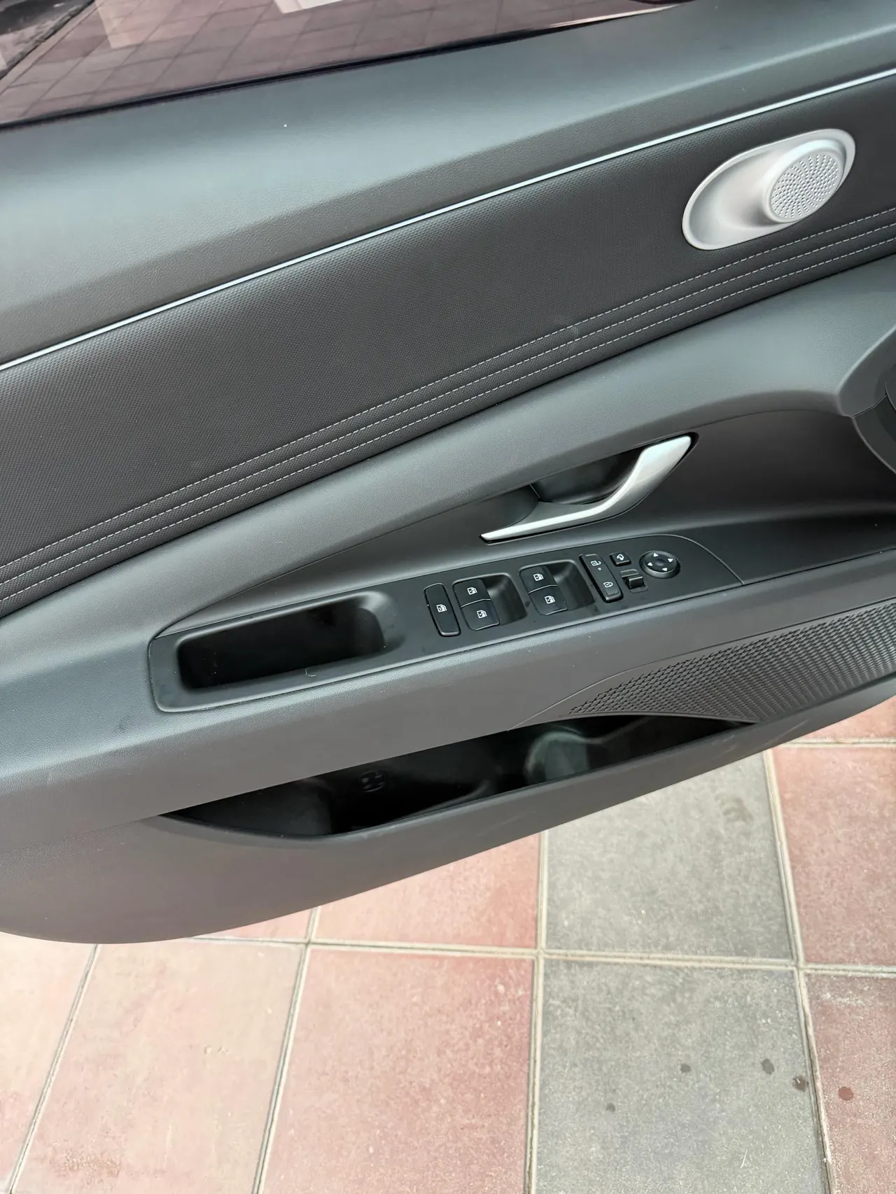 Hyundai 2023 Elantra -3-compartment 1.5 stepless LUX premium automatic gear 9