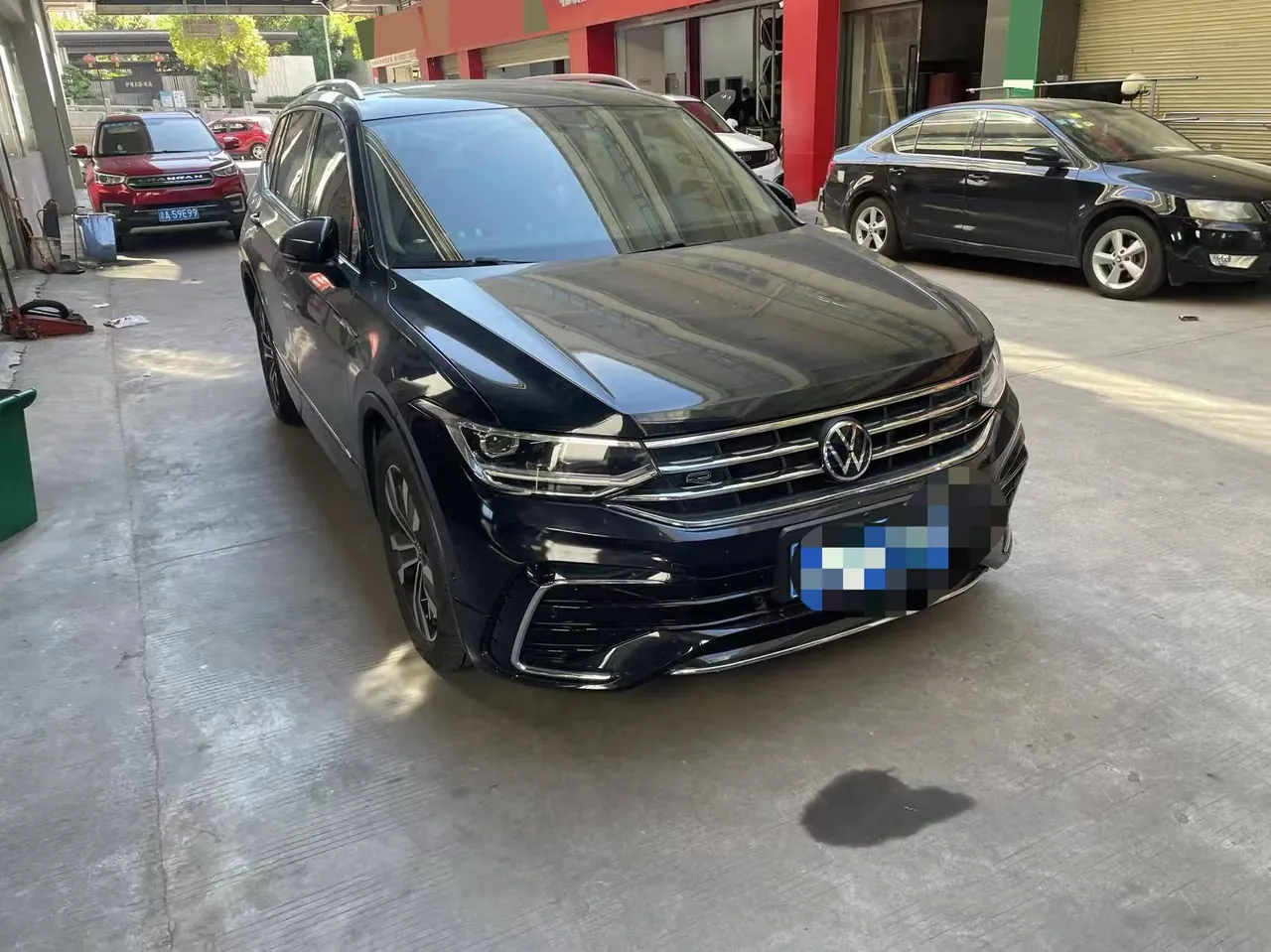 Volkswagen 2022 Tiguan L R-Line 2.0TSI 330TSI Two-Drive R-Line Overdrive Automatic Gear 2