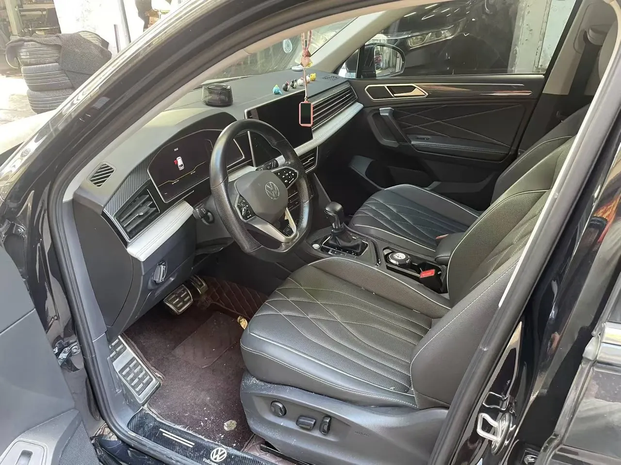 Volkswagen 2022 Tiguan L R-Line 2.0TSI 330TSI Two-Drive R-Line Overdrive Automatic Gear 5