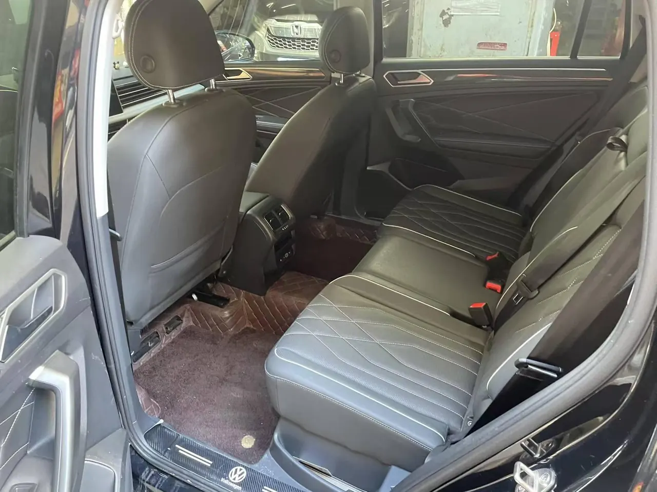 Volkswagen 2022 Tiguan L R-Line 2.0TSI 330TSI Two-Drive R-Line Overdrive Automatic Gear 6