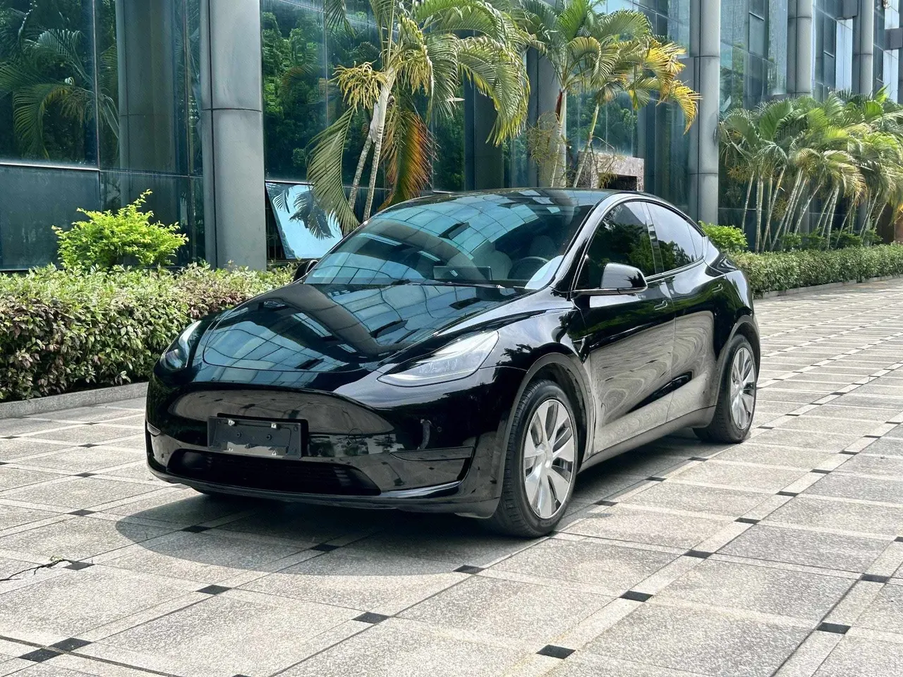 打开图片灯箱：Tesla 2022 Model Y rear-wheel drive version automatic transmission