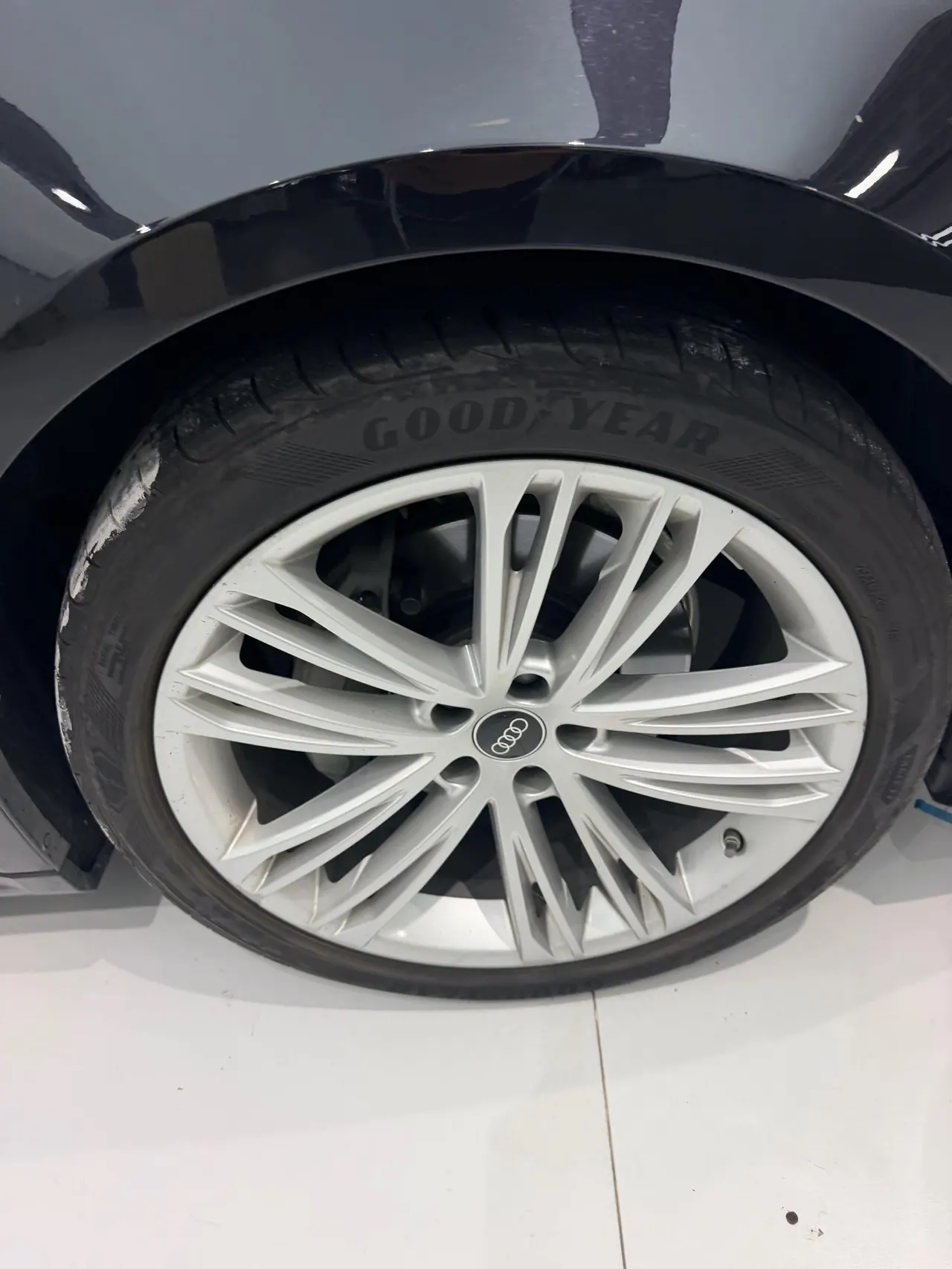 Audi 2024 A7L 2.0TFSI 45TFSI Quattro Luxury Automatic 16